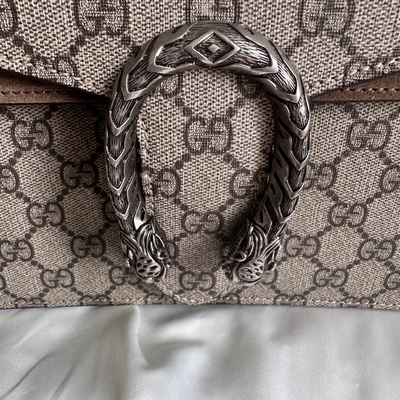 GUCCI｜Beige GG Supreme Dionysus Shoulder Bag - Picture 8 of 13